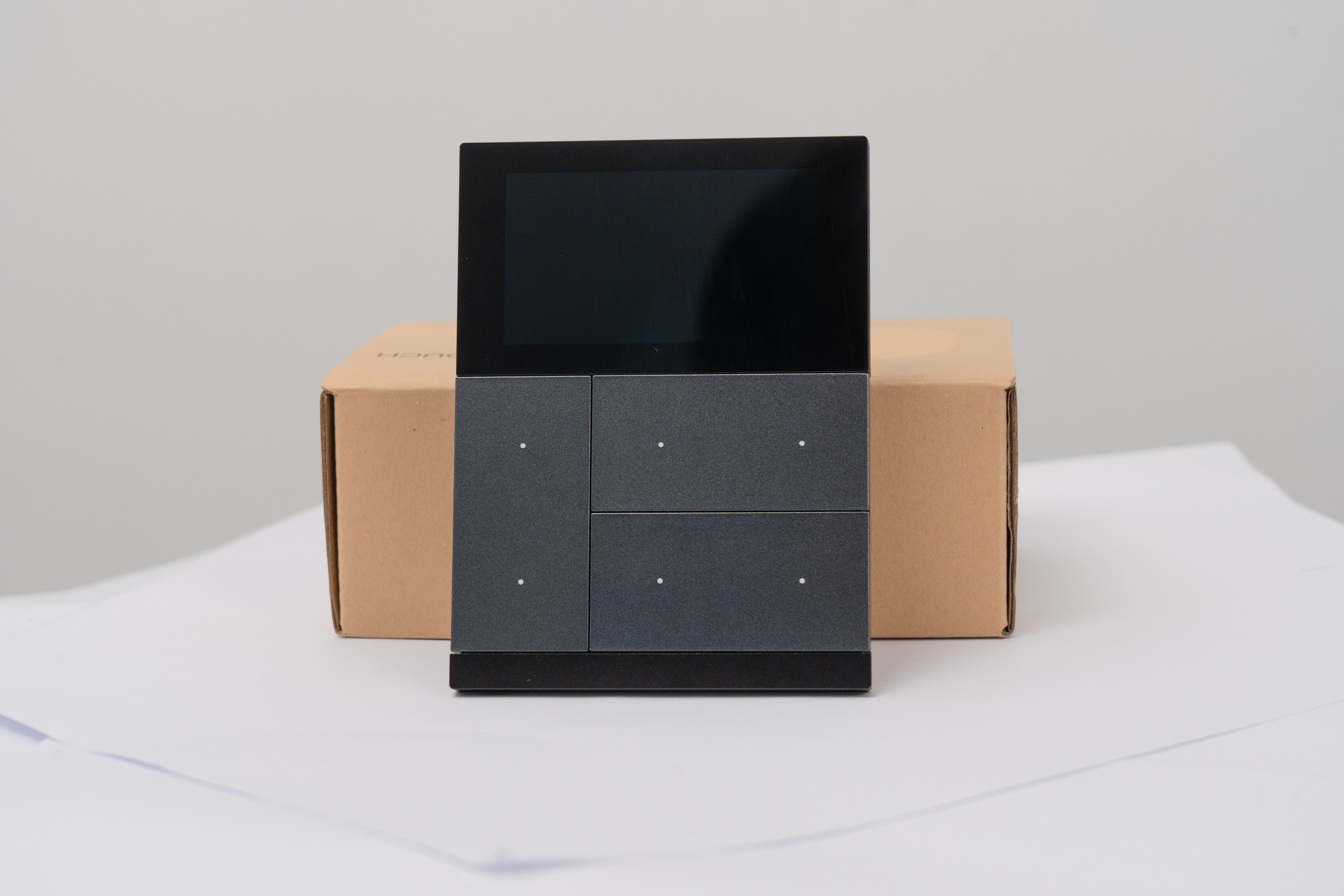 KNX Controller Touch & Pad, Metal, Black IPS capacitive KNX Controller Touch & Pad, Metal, Black IPS capacitive