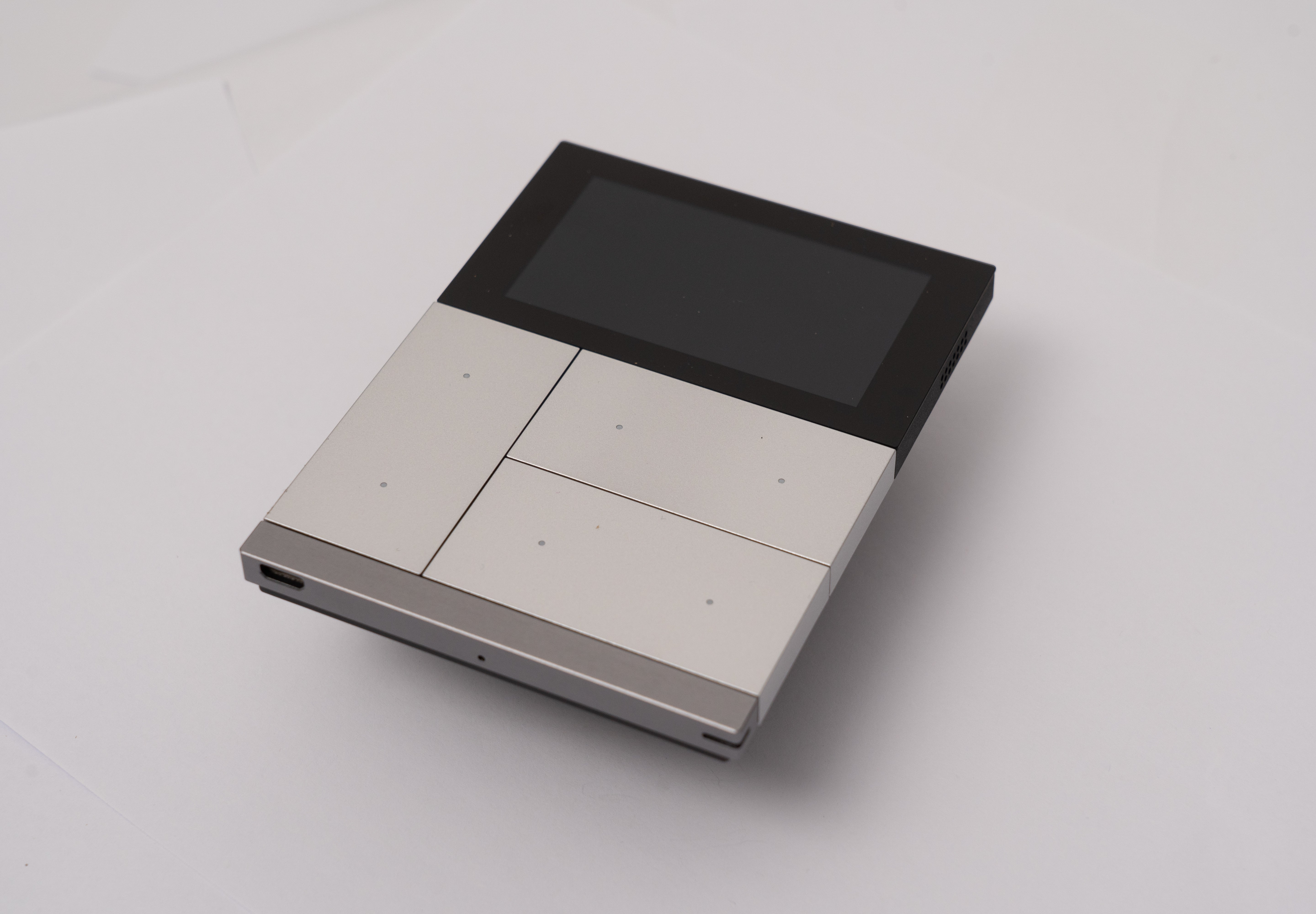 KNX Controller Touch & Pad, Metal, Black IPS capacitive touch panel & mechanical button